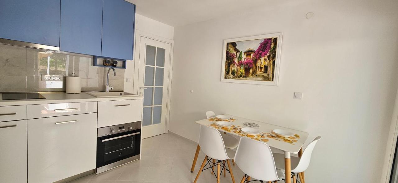 Sea View Apartment Aria Petrovac Eksteriør billede